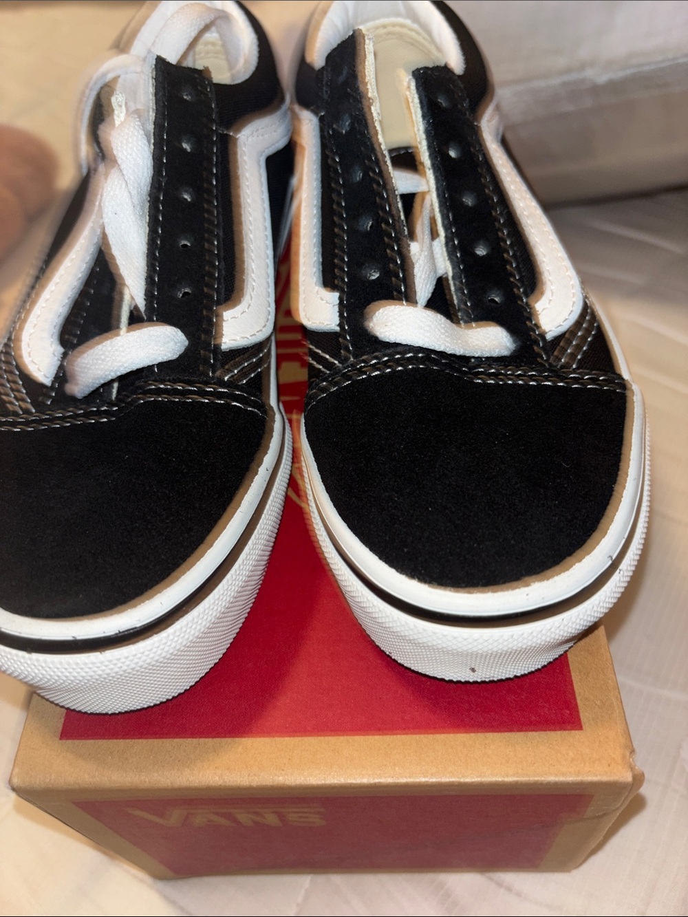 Kids size 2 Black and White Skate Sneakers - Vans Style